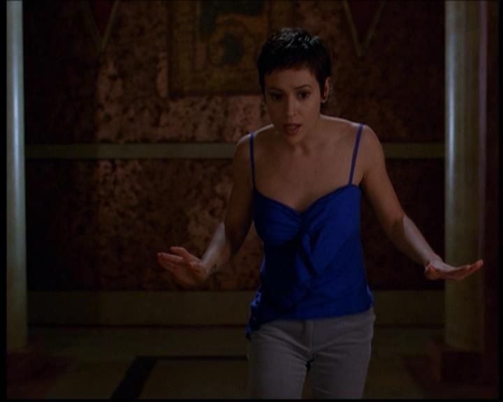 Charmed-Online-dot-614TheLegendOftheSleepyHalliwell0770.jpg