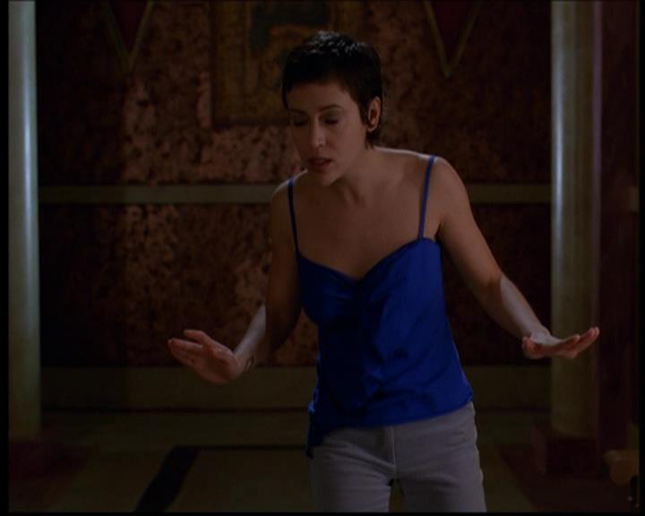 Charmed-Online-dot-614TheLegendOftheSleepyHalliwell0771.jpg Charmed-Online-dot-614TheLegendOftheSleepyHalliwell0771.jpg