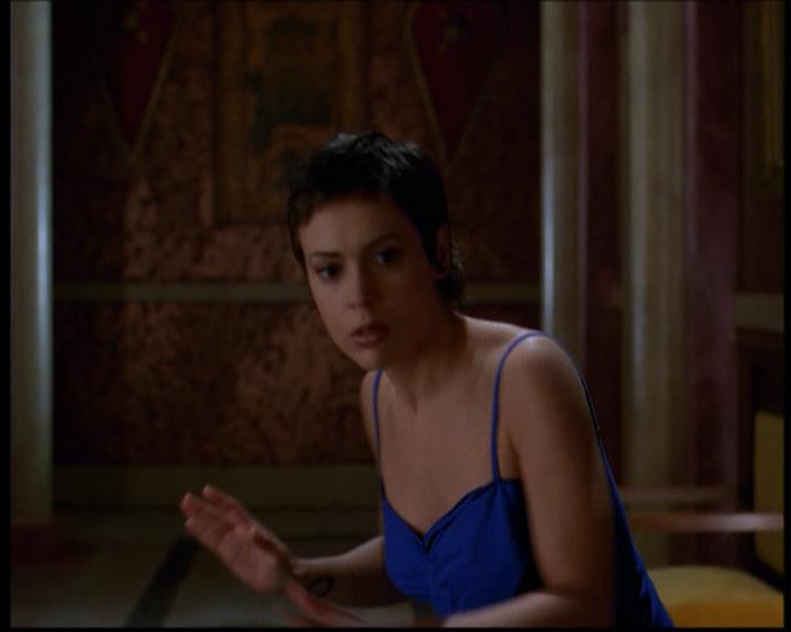 Charmed-Online-dot-614TheLegendOftheSleepyHalliwell0779.jpg
