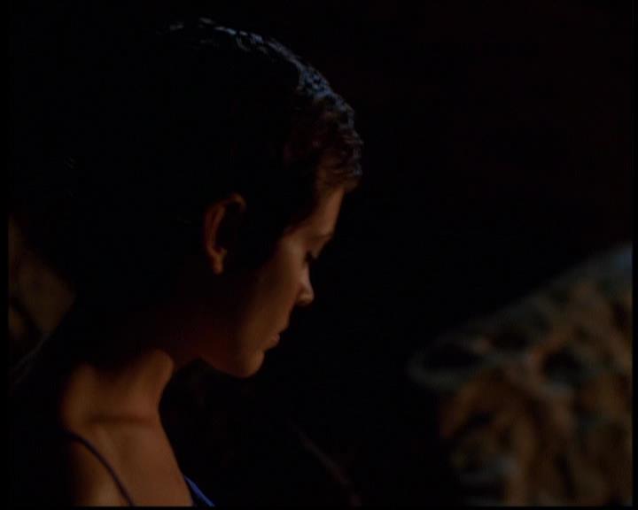 Charmed-Online-dot-614TheLegendOftheSleepyHalliwell0802.jpg Charmed-Online-dot-614TheLegendOftheSleepyHalliwell0802.jpg