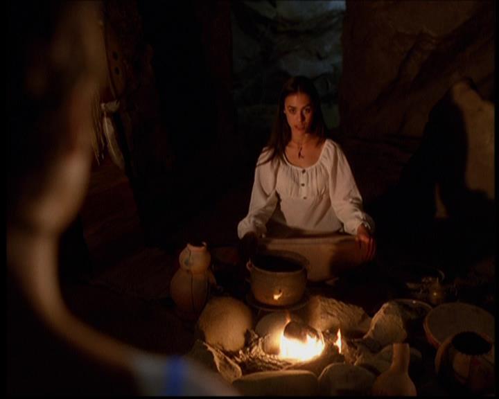 Charmed-Online-dot-614TheLegendOftheSleepyHalliwell0817.jpg
