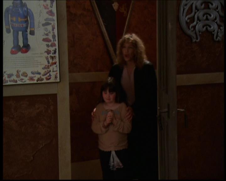 Charmed-Online-dot-614TheLegendOftheSleepyHalliwell0871.jpg Charmed-Online-dot-614TheLegendOftheSleepyHalliwell0871.jpg