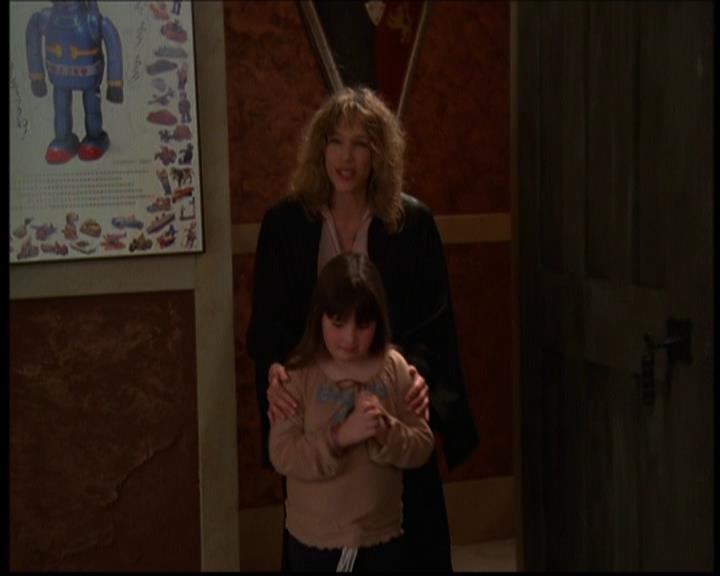 Charmed-Online-dot-614TheLegendOftheSleepyHalliwell0872.jpg