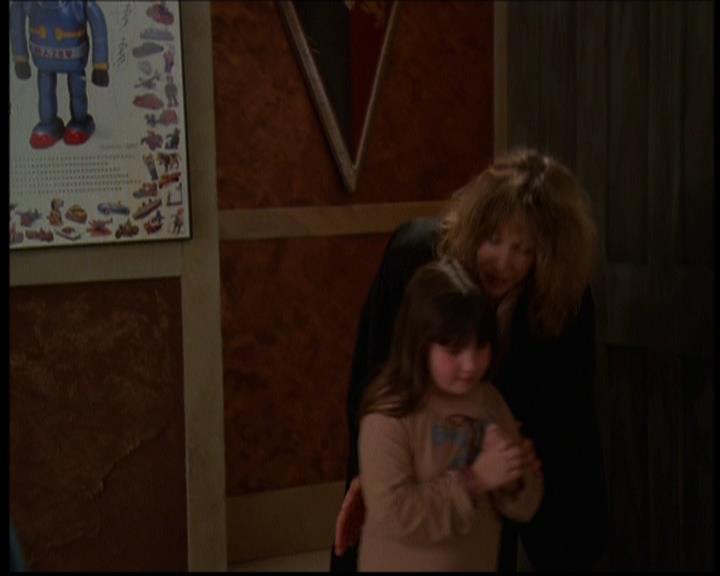 Charmed-Online-dot-614TheLegendOftheSleepyHalliwell0873.jpg Charmed-Online-dot-614TheLegendOftheSleepyHalliwell0873.jpg