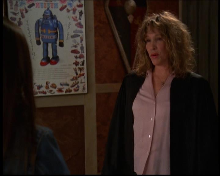 Charmed-Online-dot-614TheLegendOftheSleepyHalliwell0875.jpg