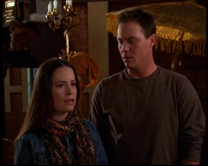 Charmed-Online-dot-614TheLegendOftheSleepyHalliwell0876.jpg Charmed-Online-dot-614TheLegendOftheSleepyHalliwell0876.jpg