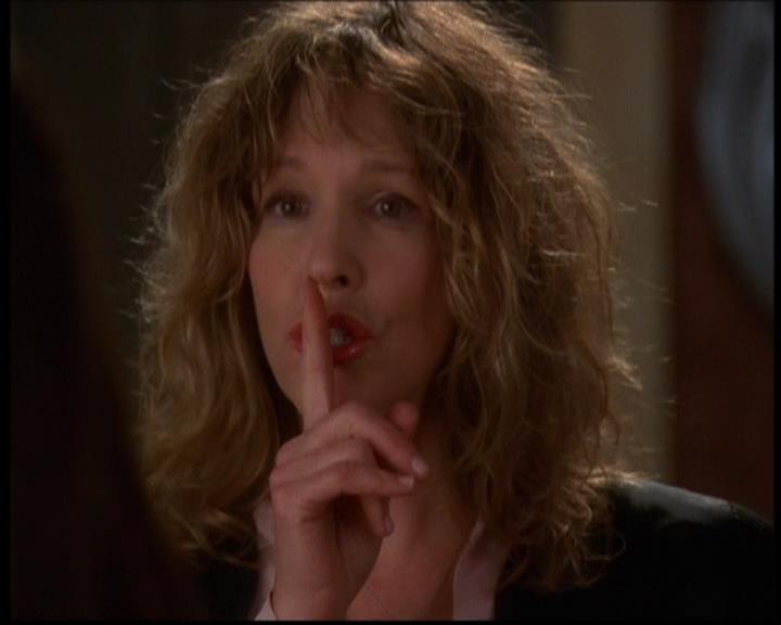 Charmed-Online-dot-614TheLegendOftheSleepyHalliwell0878.jpg