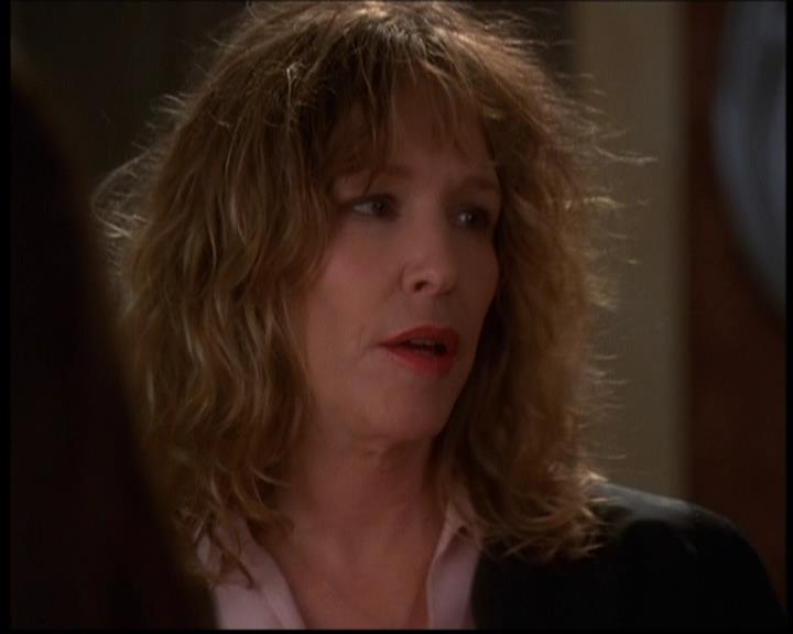Charmed-Online-dot-614TheLegendOftheSleepyHalliwell0879.jpg