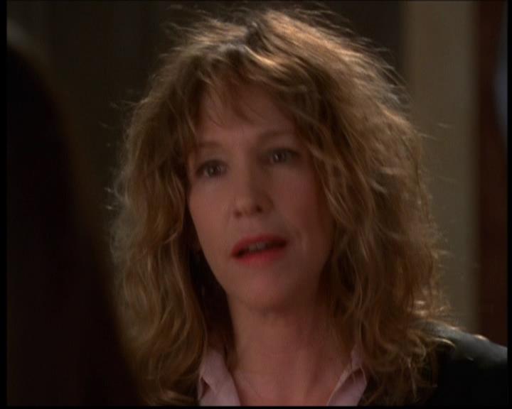 Charmed-Online-dot-614TheLegendOftheSleepyHalliwell0888.jpg Charmed-Online-dot-614TheLegendOftheSleepyHalliwell0888.jpg