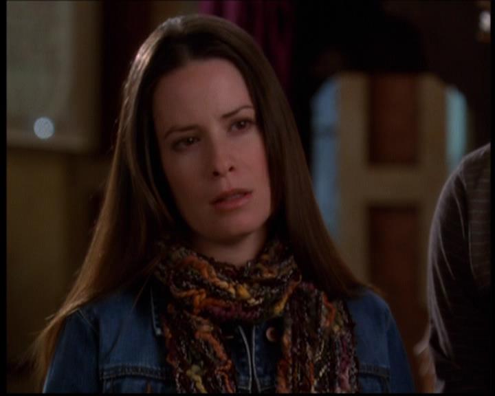 Charmed-Online-dot-614TheLegendOftheSleepyHalliwell0891.jpg Charmed-Online-dot-614TheLegendOftheSleepyHalliwell0891.jpg