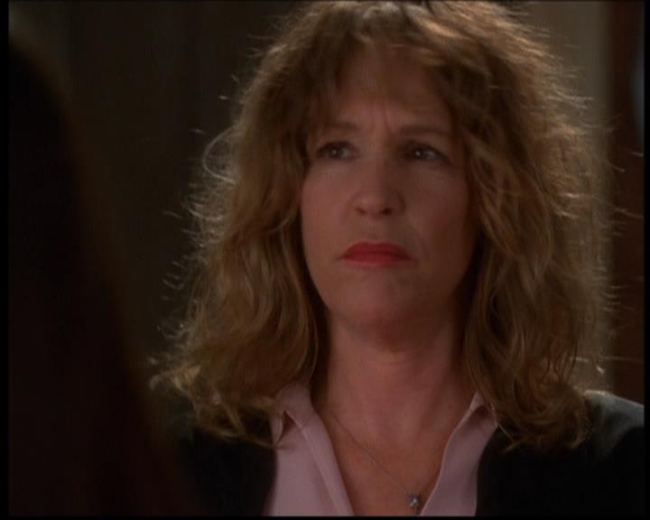 Charmed-Online-dot-614TheLegendOftheSleepyHalliwell0894.jpg