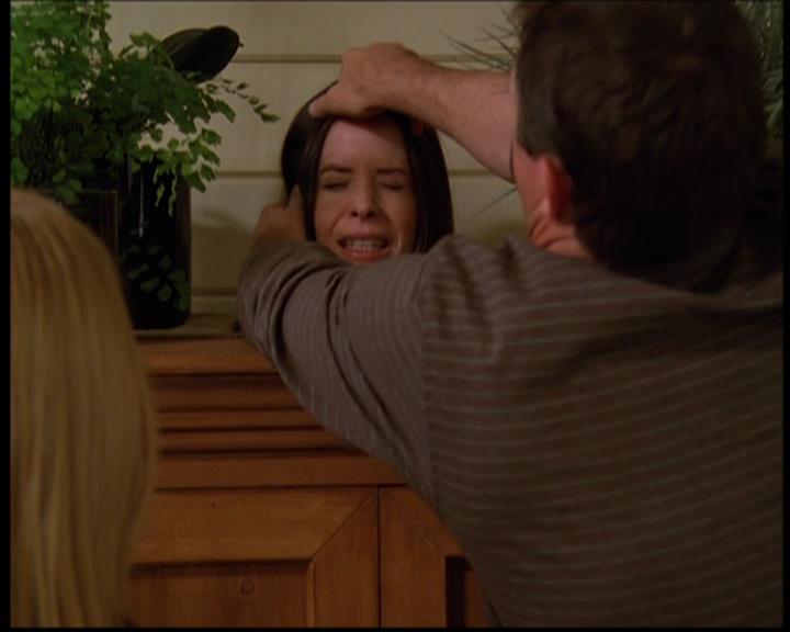 Charmed-Online-dot-614TheLegendOftheSleepyHalliwell0949.jpg