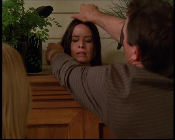 Charmed-Online-dot-614TheLegendOftheSleepyHalliwell0950.jpg