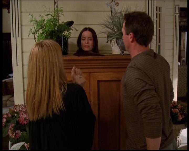 Charmed-Online-dot-614TheLegendOftheSleepyHalliwell0953.jpg Charmed-Online-dot-614TheLegendOftheSleepyHalliwell0953.jpg