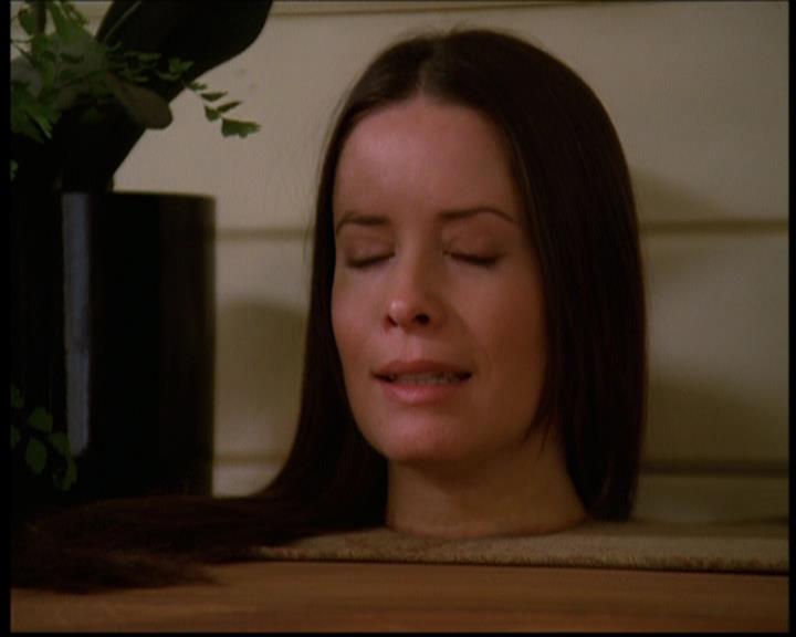 Charmed-Online-dot-614TheLegendOftheSleepyHalliwell0973.jpg Charmed-Online-dot-614TheLegendOftheSleepyHalliwell0973.jpg