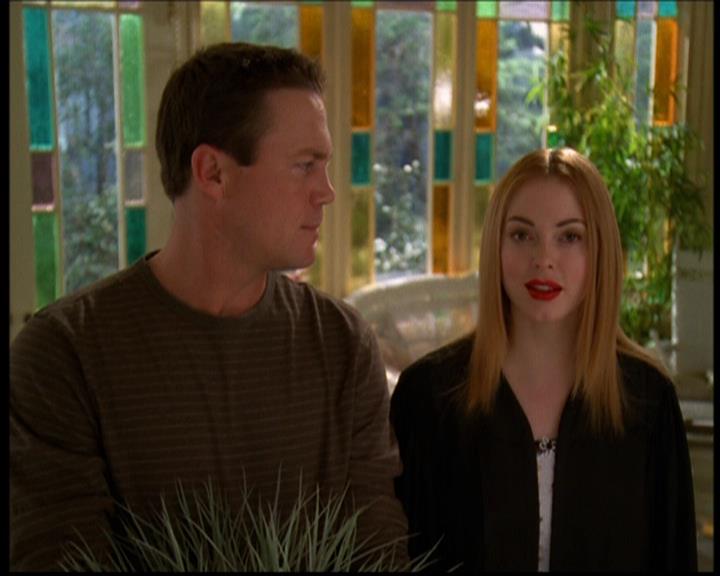 Charmed-Online-dot-614TheLegendOftheSleepyHalliwell0990.jpg