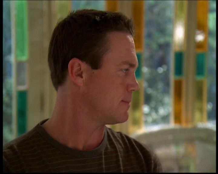 Charmed-Online-dot-614TheLegendOftheSleepyHalliwell0996.jpg Charmed-Online-dot-614TheLegendOftheSleepyHalliwell0996.jpg