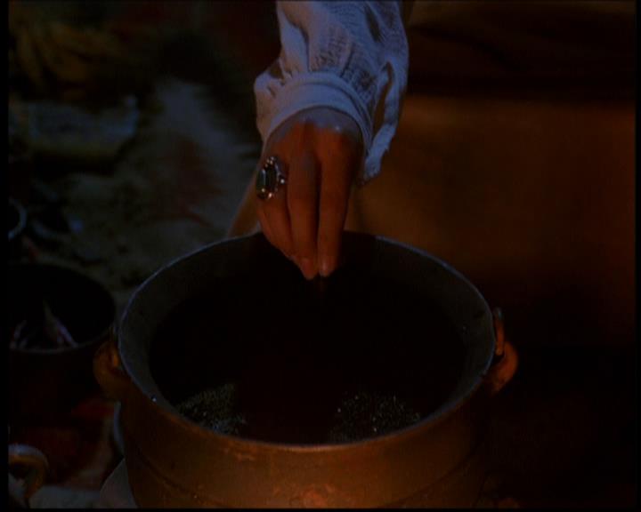 Charmed-Online-dot-614TheLegendOftheSleepyHalliwell1069.jpg Charmed-Online-dot-614TheLegendOftheSleepyHalliwell1069.jpg