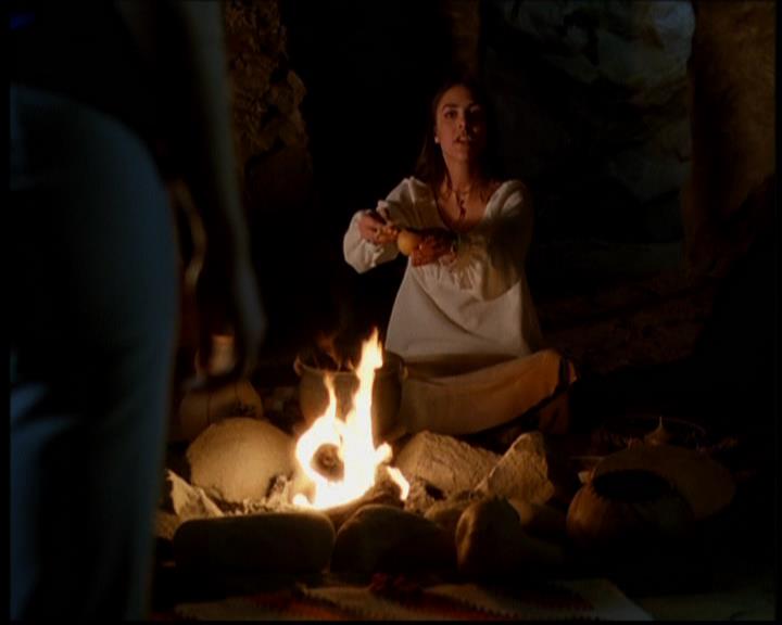 Charmed-Online-dot-614TheLegendOftheSleepyHalliwell1109.jpg Charmed-Online-dot-614TheLegendOftheSleepyHalliwell1109.jpg