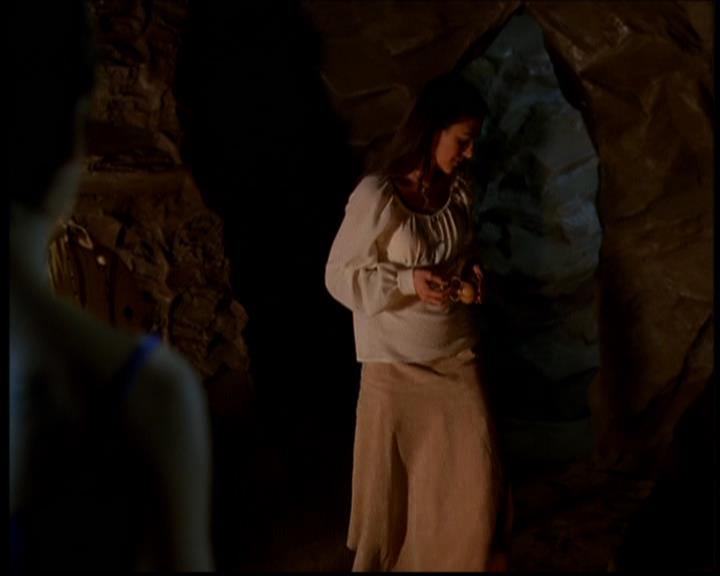 Charmed-Online-dot-614TheLegendOftheSleepyHalliwell1113.jpg Charmed-Online-dot-614TheLegendOftheSleepyHalliwell1113.jpg