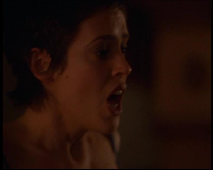 Charmed-Online-dot-614TheLegendOftheSleepyHalliwell1158.jpg Charmed-Online-dot-614TheLegendOftheSleepyHalliwell1158.jpg