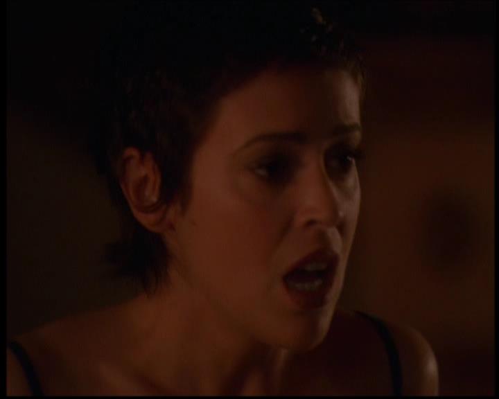 Charmed-Online-dot-614TheLegendOftheSleepyHalliwell1159.jpg Charmed-Online-dot-614TheLegendOftheSleepyHalliwell1159.jpg