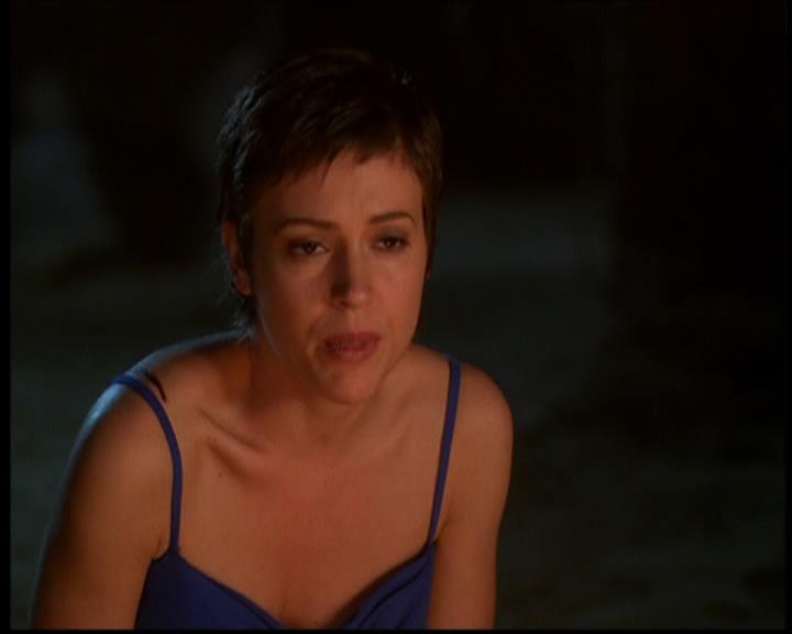 Charmed-Online-dot-614TheLegendOftheSleepyHalliwell1187.jpg