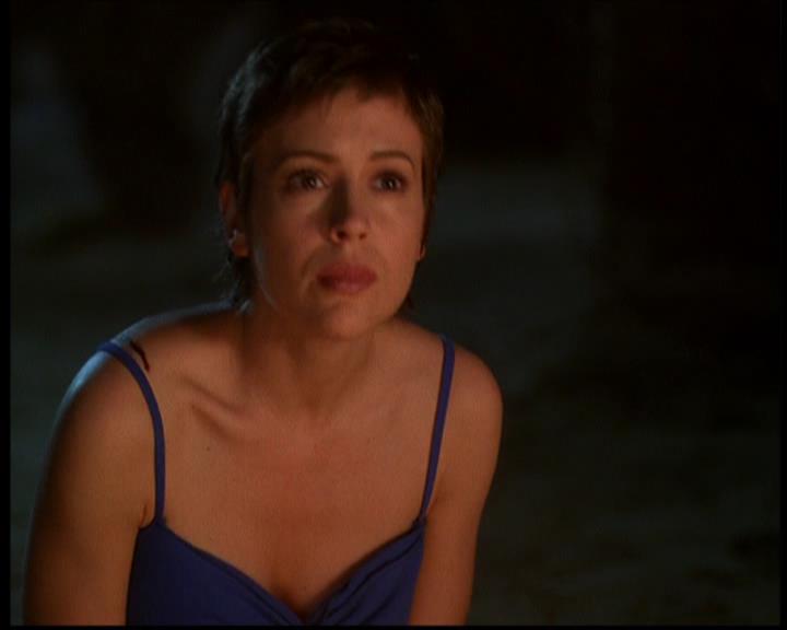 Charmed-Online-dot-614TheLegendOftheSleepyHalliwell1195.jpg