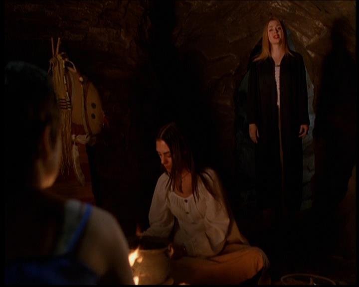 Charmed-Online-dot-614TheLegendOftheSleepyHalliwell1219.jpg