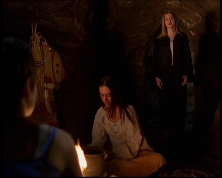 Charmed-Online-dot-614TheLegendOftheSleepyHalliwell1221.jpg
