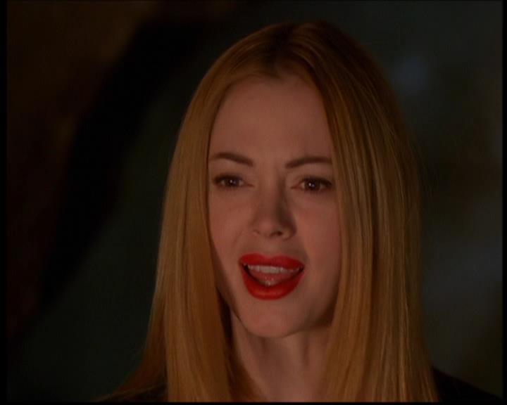 Charmed-Online-dot-614TheLegendOftheSleepyHalliwell1226.jpg