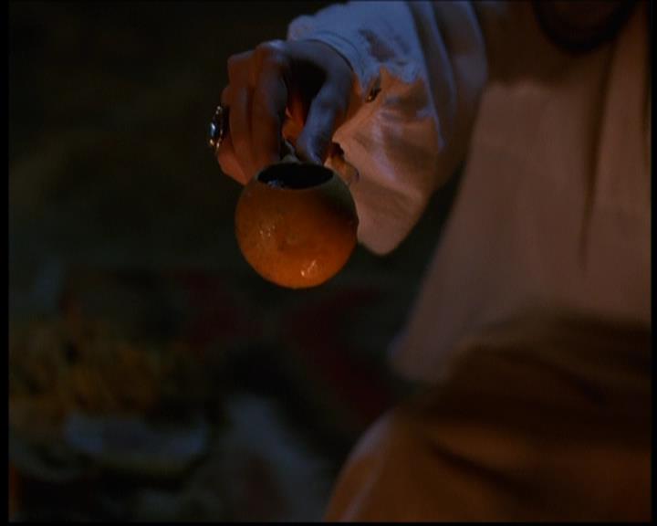 Charmed-Online-dot-614TheLegendOftheSleepyHalliwell1249.jpg