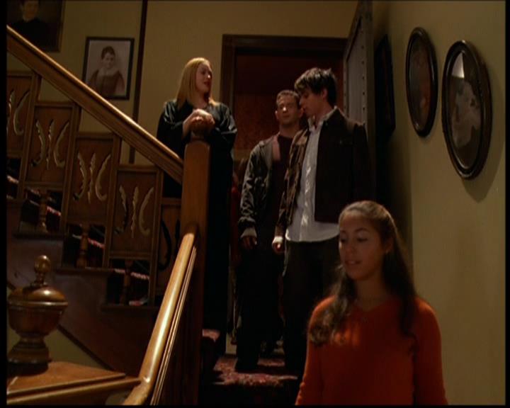 Charmed-Online-dot-614TheLegendOftheSleepyHalliwell1263.jpg
