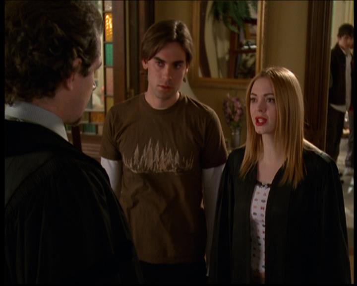 Charmed-Online-dot-614TheLegendOftheSleepyHalliwell1432.jpg