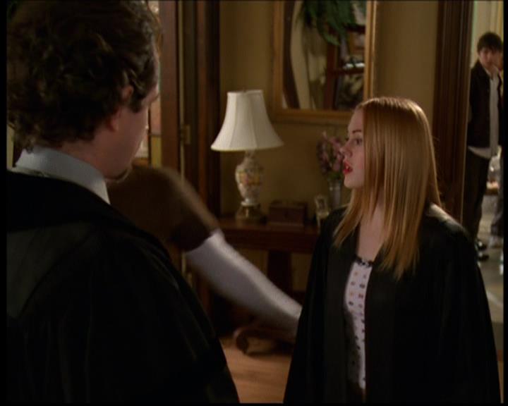 Charmed-Online-dot-614TheLegendOftheSleepyHalliwell1442.jpg Charmed-Online-dot-614TheLegendOftheSleepyHalliwell1442.jpg