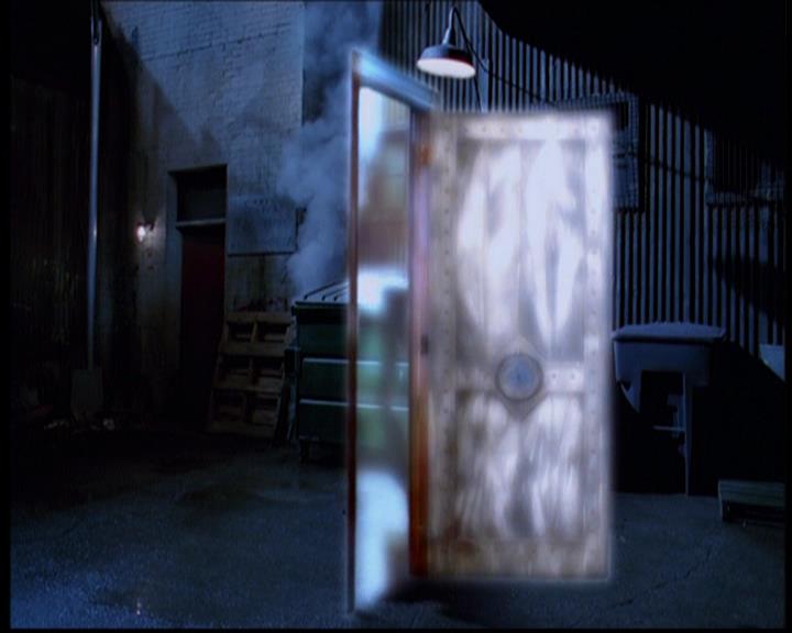 Charmed-Online-dot-614TheLegendOftheSleepyHalliwell1511.jpg