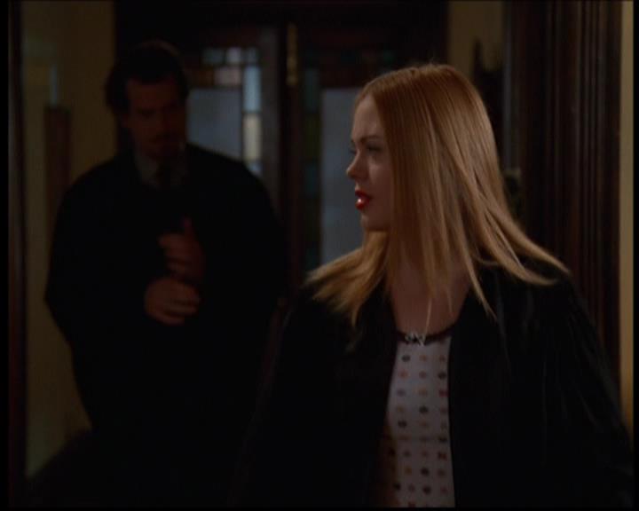 Charmed-Online-dot-614TheLegendOftheSleepyHalliwell1534.jpg Charmed-Online-dot-614TheLegendOftheSleepyHalliwell1534.jpg