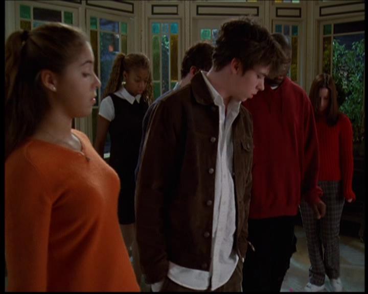 Charmed-Online-dot-614TheLegendOftheSleepyHalliwell1575.jpg