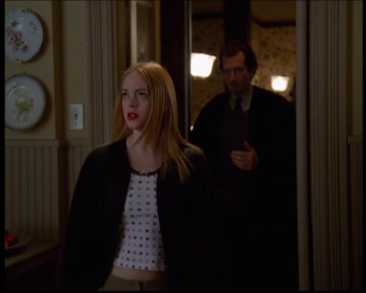 Charmed-Online-dot-614TheLegendOftheSleepyHalliwell1577.jpg Charmed-Online-dot-614TheLegendOftheSleepyHalliwell1577.jpg