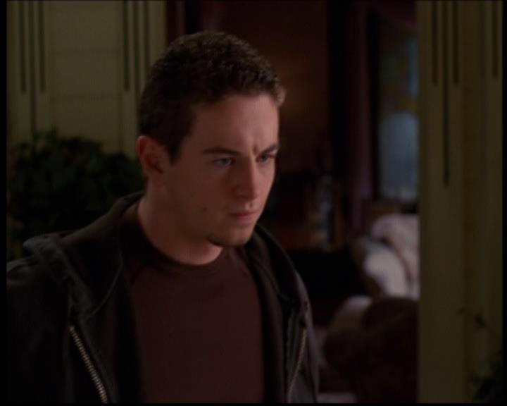Charmed-Online-dot-614TheLegendOftheSleepyHalliwell1633.jpg