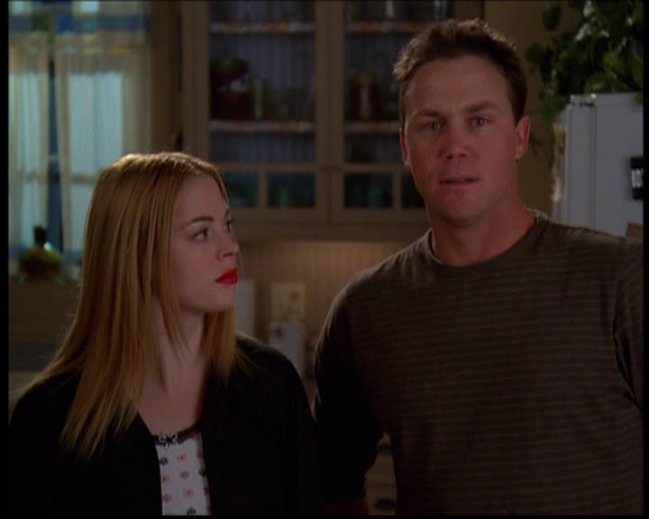 Charmed-Online-dot-614TheLegendOftheSleepyHalliwell1643.jpg