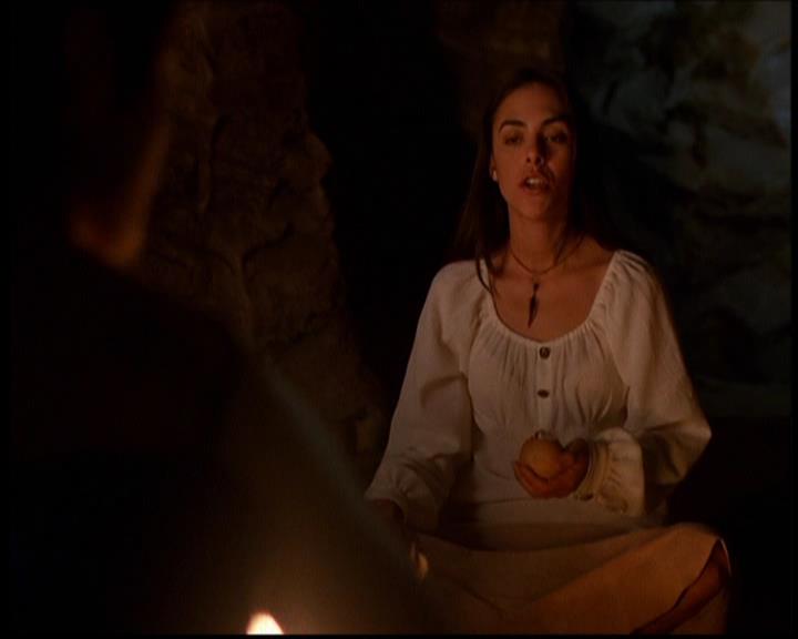 Charmed-Online-dot-614TheLegendOftheSleepyHalliwell1677.jpg