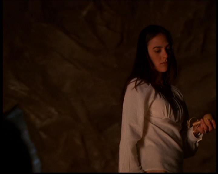 Charmed-Online-dot-614TheLegendOftheSleepyHalliwell1689.jpg