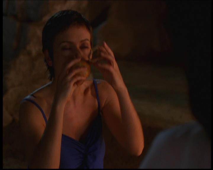 Charmed-Online-dot-614TheLegendOftheSleepyHalliwell1702.jpg