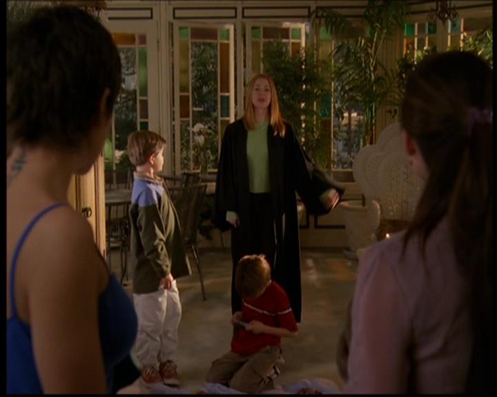 Charmed-Online-dot-614TheLegendOftheSleepyHalliwell1760.jpg