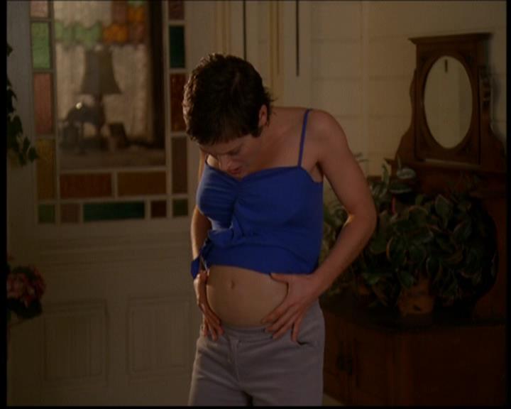 Charmed-Online-dot-614TheLegendOftheSleepyHalliwell1771.jpg