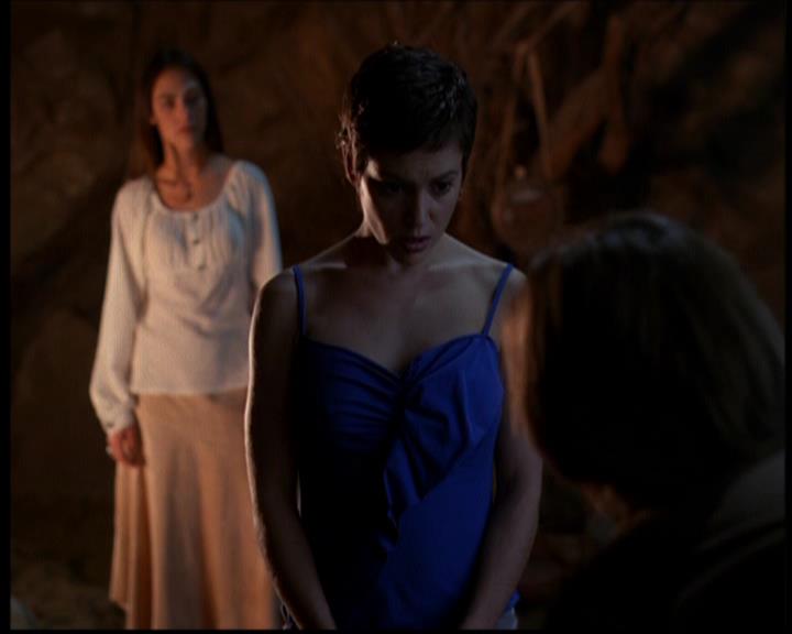Charmed-Online-dot-614TheLegendOftheSleepyHalliwell1784.jpg