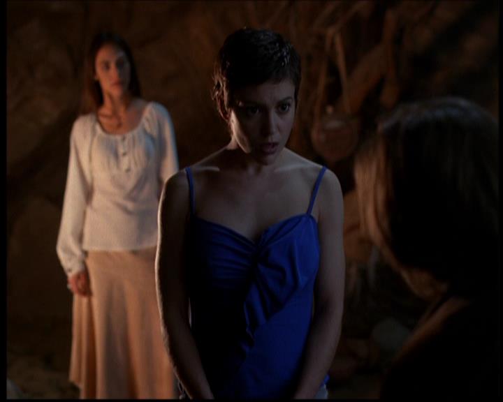 Charmed-Online-dot-614TheLegendOftheSleepyHalliwell1785.jpg