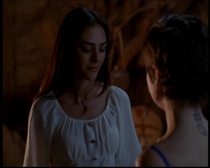 Charmed-Online-dot-614TheLegendOftheSleepyHalliwell1821.jpg