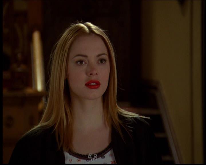 Charmed-Online-dot-614TheLegendOftheSleepyHalliwell2034.jpg